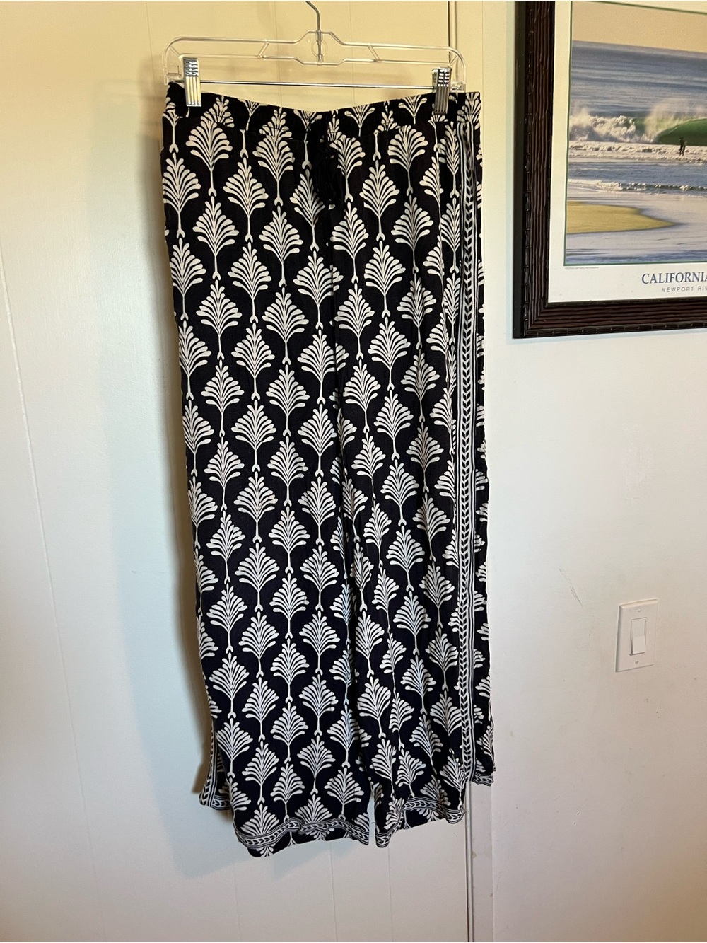 Max Studio Black and White Leaf-Print Skirt